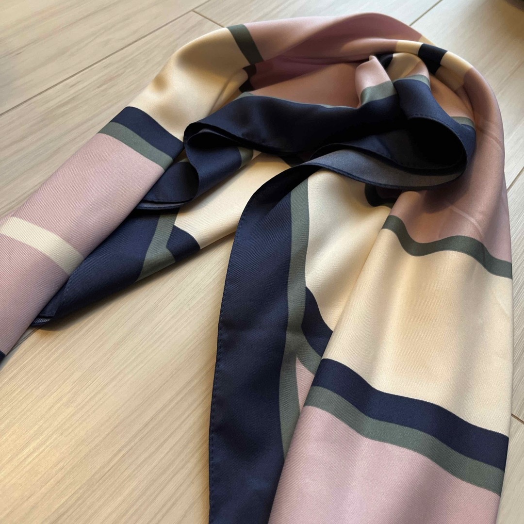 GU(ジーユー)のGUスカーフ レディースのファッション小物(バンダナ/スカーフ)の商品写真