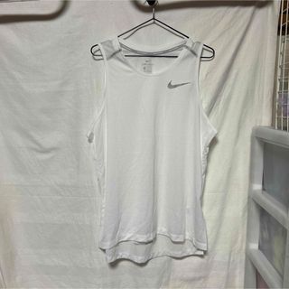 ナイキ(NIKE)のNIKE トップス　タンクトップ　ノースリーブ(タンクトップ)