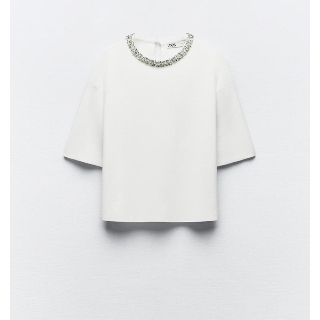 ZARA(ザラ)のZARA ラインストーンネック プレーンニット トップス レディースのトップス(Tシャツ(半袖/袖なし))の商品写真