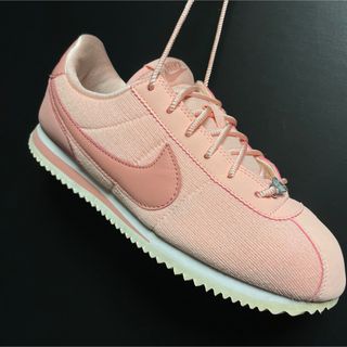 ナイキ(NIKE)のNIKE GIRLS CORTEZ BASIC TXT SE (GS)(スニーカー)