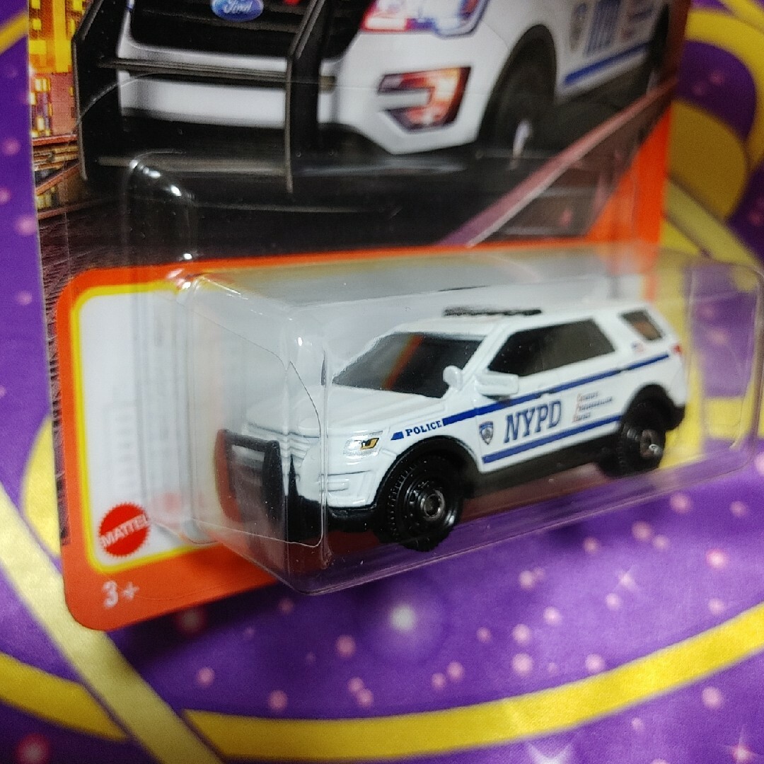 マッチボックス フォード インターセプター ユーティリティ（NYPD） エンタメ/ホビーのおもちゃ/ぬいぐるみ(ミニカー)の商品写真