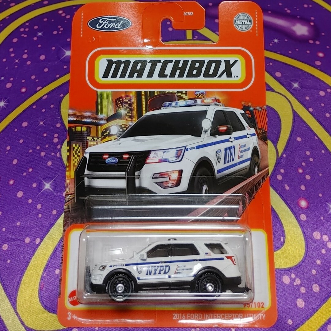 マッチボックス フォード インターセプター ユーティリティ（NYPD） エンタメ/ホビーのおもちゃ/ぬいぐるみ(ミニカー)の商品写真