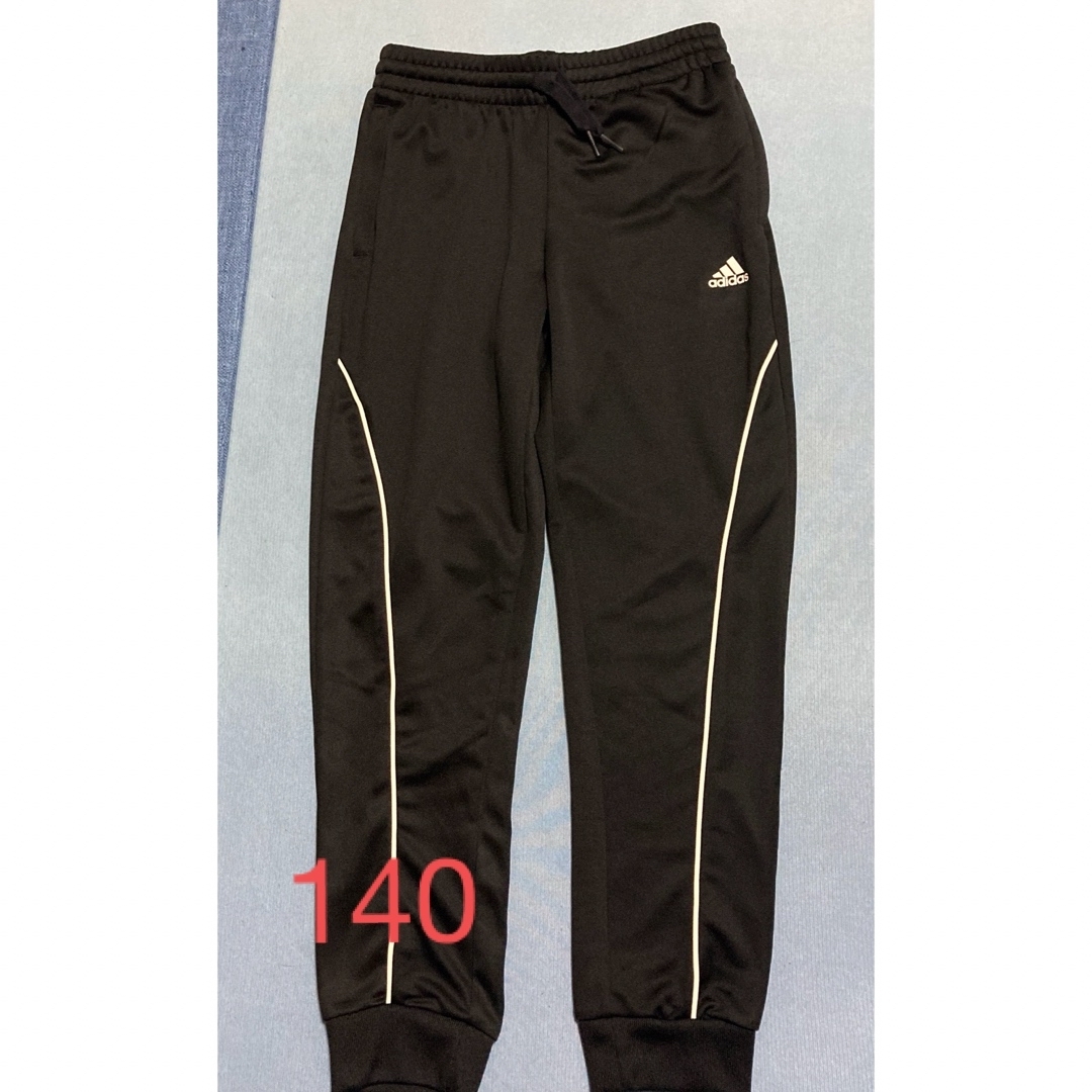 adidas(アディダス)のジュニア　adidas パンツ　ジャージ 下　140 キッズ/ベビー/マタニティのキッズ服男の子用(90cm~)(パンツ/スパッツ)の商品写真