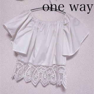 ワンウェイ(one*way)のワンウェイ oneway 白トップス ホワイトカットソー 半袖 レース透かし柄(カットソー(半袖/袖なし))