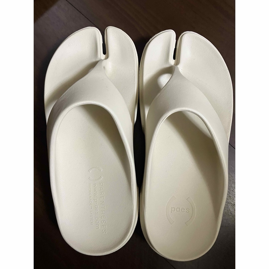 OOFOS(ウーフォス)のpaes flipflopサンダルトングoofostkees リカバリー レディースの靴/シューズ(サンダル)の商品写真