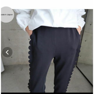 eLLa side scallop leggings pants 美品　M(カジュアルパンツ)