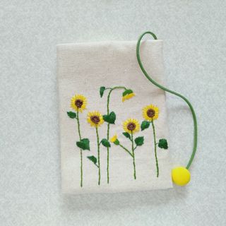 文庫本刺繍のブックカバー　ひまわり(ブックカバー)