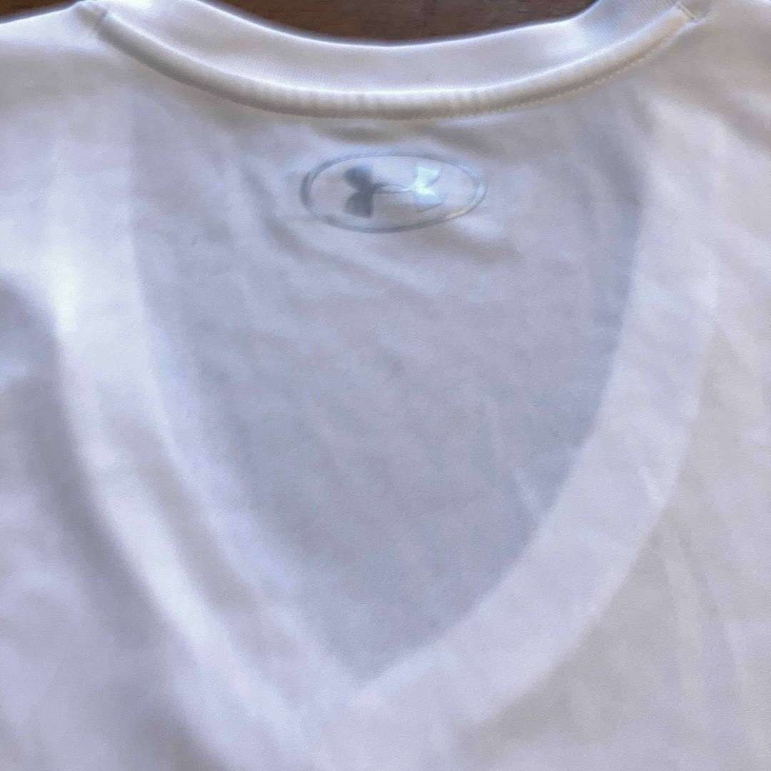 UNDER ARMOUR(アンダーアーマー)のアンダーアーマー　レディースシャツ レディースのトップス(Tシャツ(半袖/袖なし))の商品写真