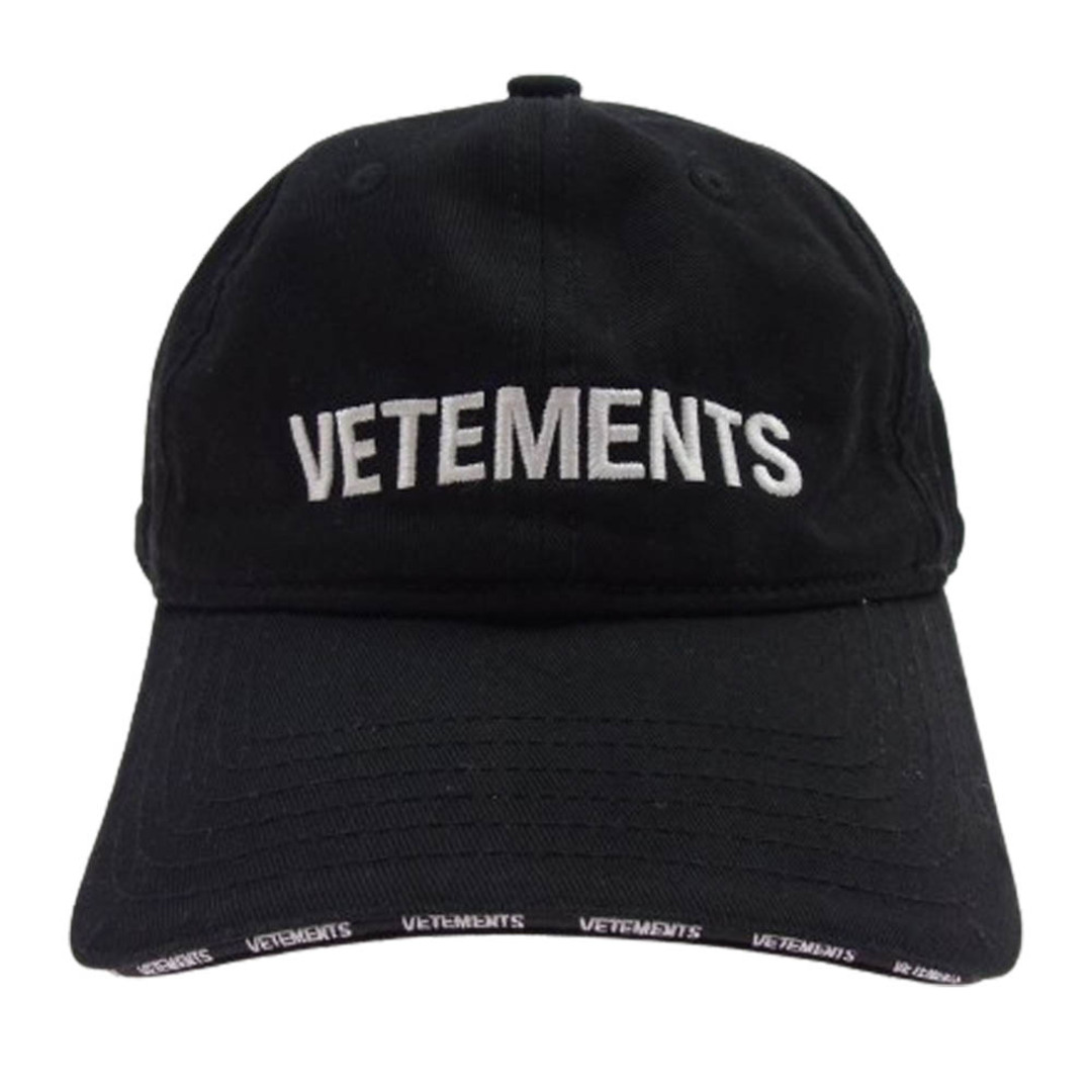 VETEMENTS ヴェトモン キャップ UE52CA100B ロゴ 刺繍 ベースボール キャップ 帽子 ブラック系【中古】 メンズの帽子(その他)の商品写真