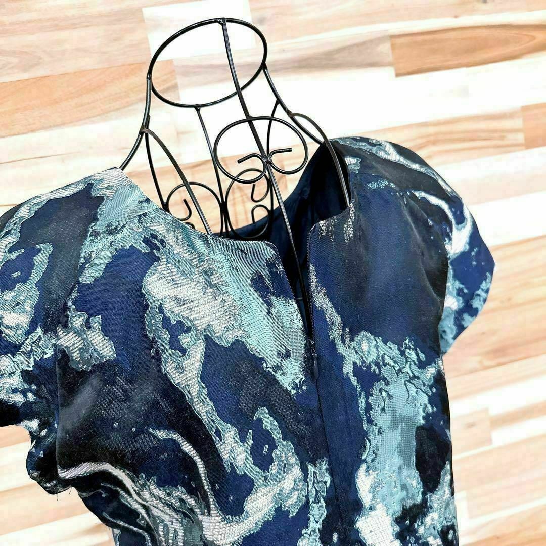 ZARA(ザラ)の【ザラ】ジャガード織 マーブル 総柄 ドレス ワンピース 光沢感 M 紺×黒 レディースのワンピース(ひざ丈ワンピース)の商品写真
