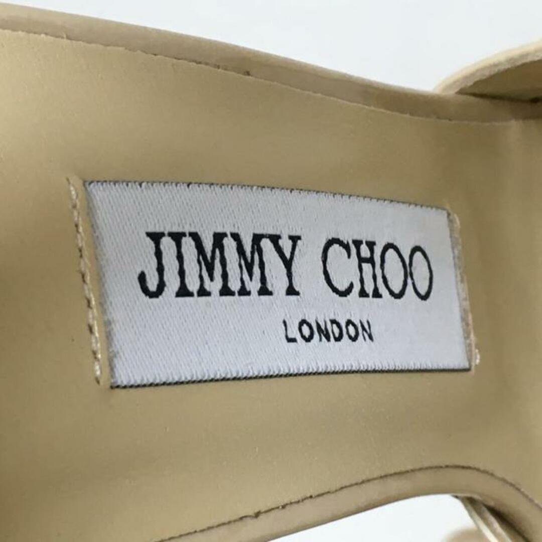 JIMMY CHOO(ジミーチュウ)のJIMMY CHOO(ジミーチュウ) パンプス 38 1/2 レディース - ベージュ オープントゥ エナメル（レザー） レディースの靴/シューズ(ハイヒール/パンプス)の商品写真