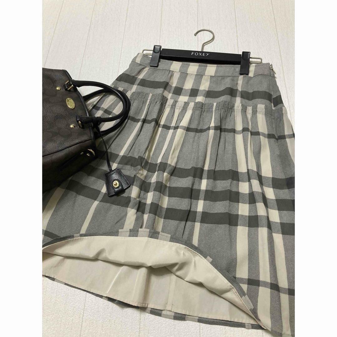 BURBERRY(バーバリー)の美品　バーバリー　ロンドン　シルク　スカート　チェック レディースのスカート(ひざ丈スカート)の商品写真