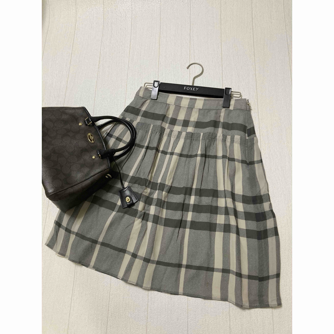 BURBERRY(バーバリー)の美品　バーバリー　ロンドン　シルク　スカート　チェック レディースのスカート(ひざ丈スカート)の商品写真