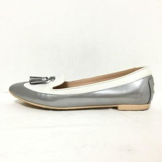 トッズ(TOD'S)のTOD'S(トッズ) フラットシューズ 38A レディース - 白×シルバー タッセル レザー(その他)