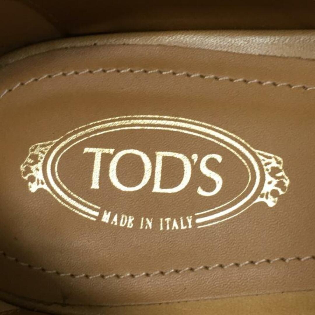 TOD'S(トッズ)のTOD'S(トッズ) パンプス 38 1/2 レディース - シルバー プラットフォーム レザー レディースの靴/シューズ(ハイヒール/パンプス)の商品写真