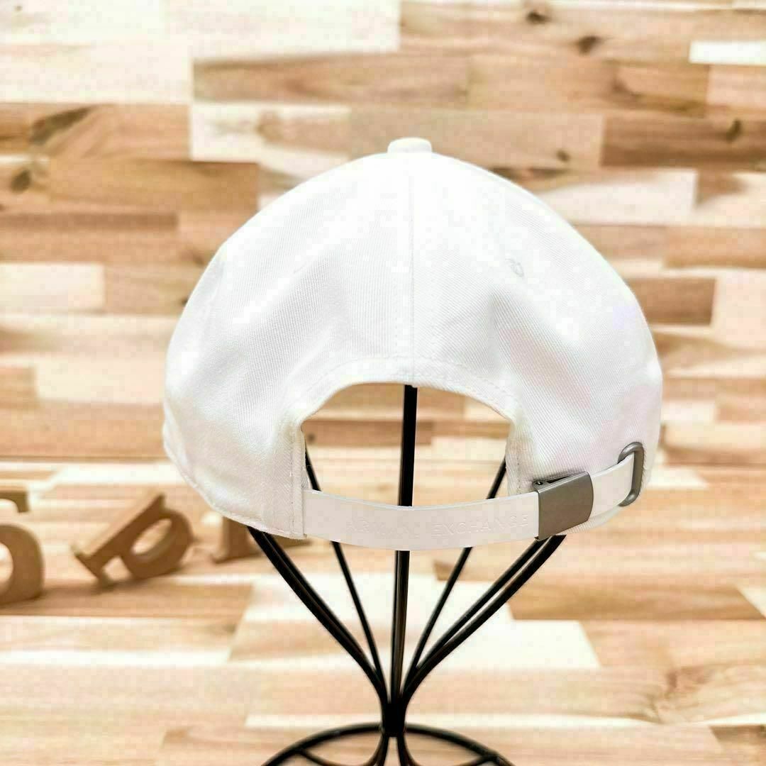 ARMANI EXCHANGE(アルマーニエクスチェンジ)の【アルマーニエクスチェンジ】レザー牛革アジャスター AXロゴ キャップ 白×紺 メンズの帽子(キャップ)の商品写真
