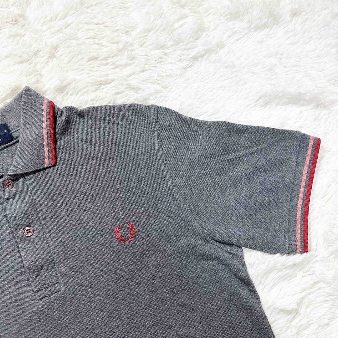 【英国製】FRED PERRY ポロシャツ　グレー　リンガーネック　サイズ36 メンズのトップス(ポロシャツ)の商品写真