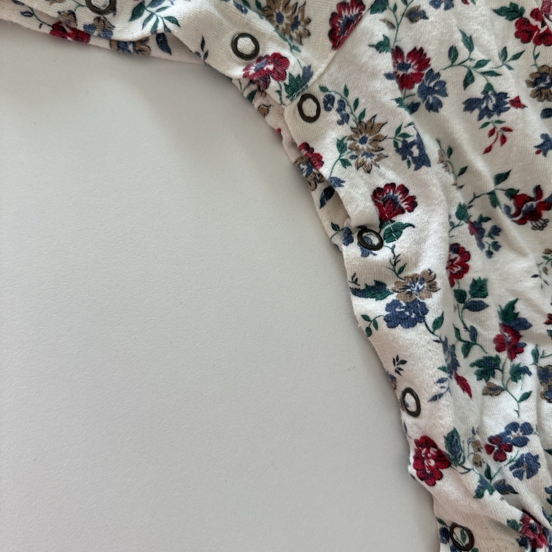 GUESS(ゲス)のGUESSベビー 花柄 サロペット 12m キッズ/ベビー/マタニティのベビー服(~85cm)(パンツ)の商品写真