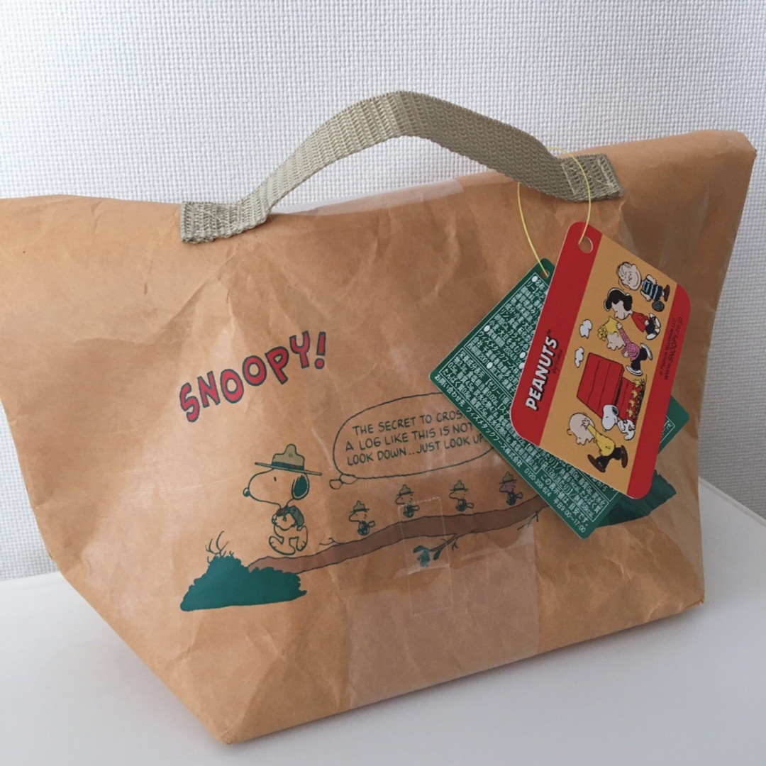 KALDI(カルディ)の【新品未使用】 KALDI カルディ　スヌーピー クラフト保冷バッグ お菓子付き レディースのバッグ(トートバッグ)の商品写真