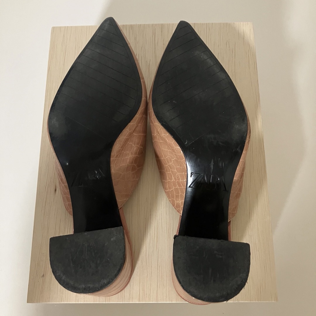 ZARA(ザラ)のZARA ミュール サンダル　フェイクレザー　サーモンピンク レディースの靴/シューズ(ミュール)の商品写真