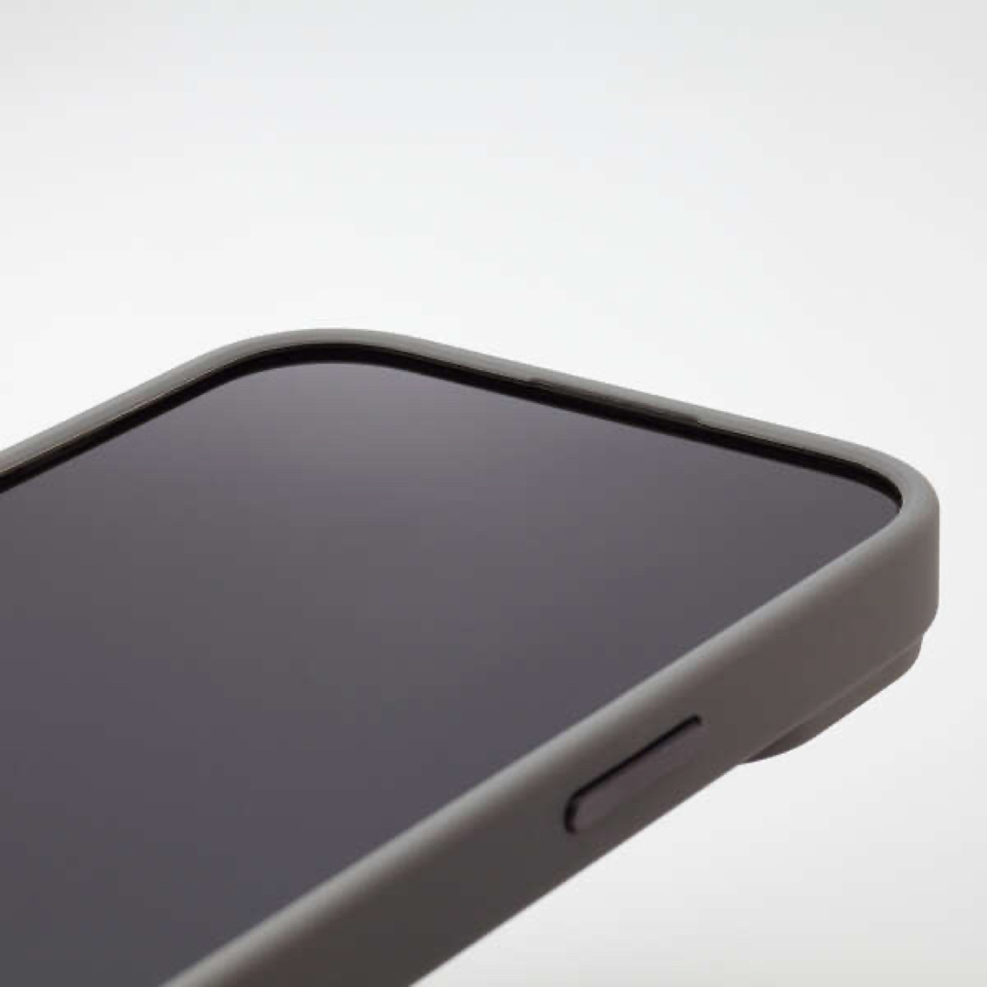 ELECOM(エレコム)の訳アリiPhone15 ストラップホール付き シリコンケース【グレイッシュBK】 スマホ/家電/カメラのスマホアクセサリー(iPhoneケース)の商品写真