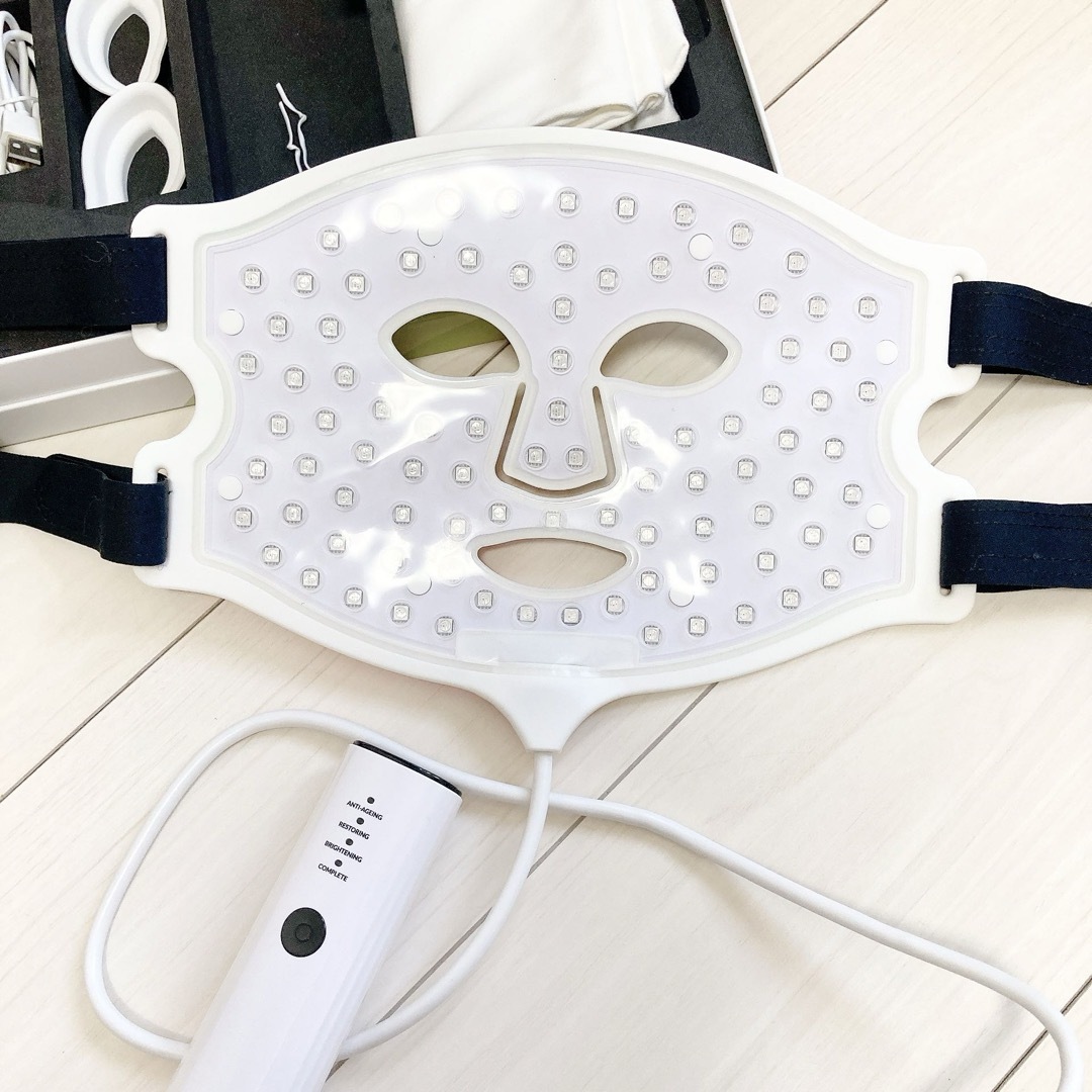 【美品】カレントボディ Skin LED 4イン1 マスク スマホ/家電/カメラの美容/健康(フェイスケア/美顔器)の商品写真
