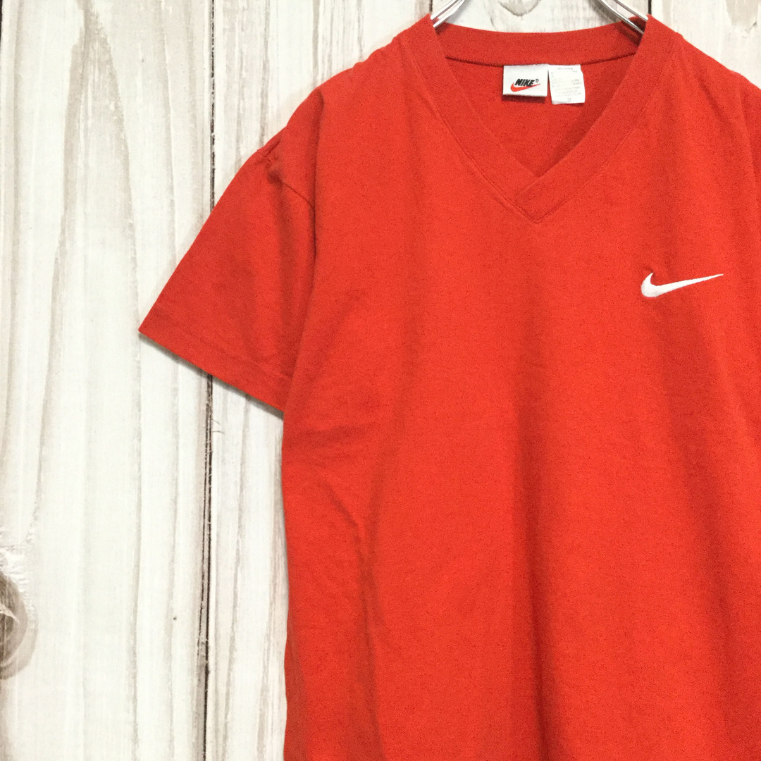 NIKE(ナイキ)の【ナイキ 半袖Tシャツ】90s 銀タグ Vネック ロゴ刺繍 M 赤 古着 メンズのトップス(Tシャツ/カットソー(半袖/袖なし))の商品写真