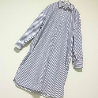 スピックアンドスパン(Spick & Span)の【美品】Spick and Span  ロングシャツ ストライプ 黒×白 パール(シャツ/ブラウス(長袖/七分))