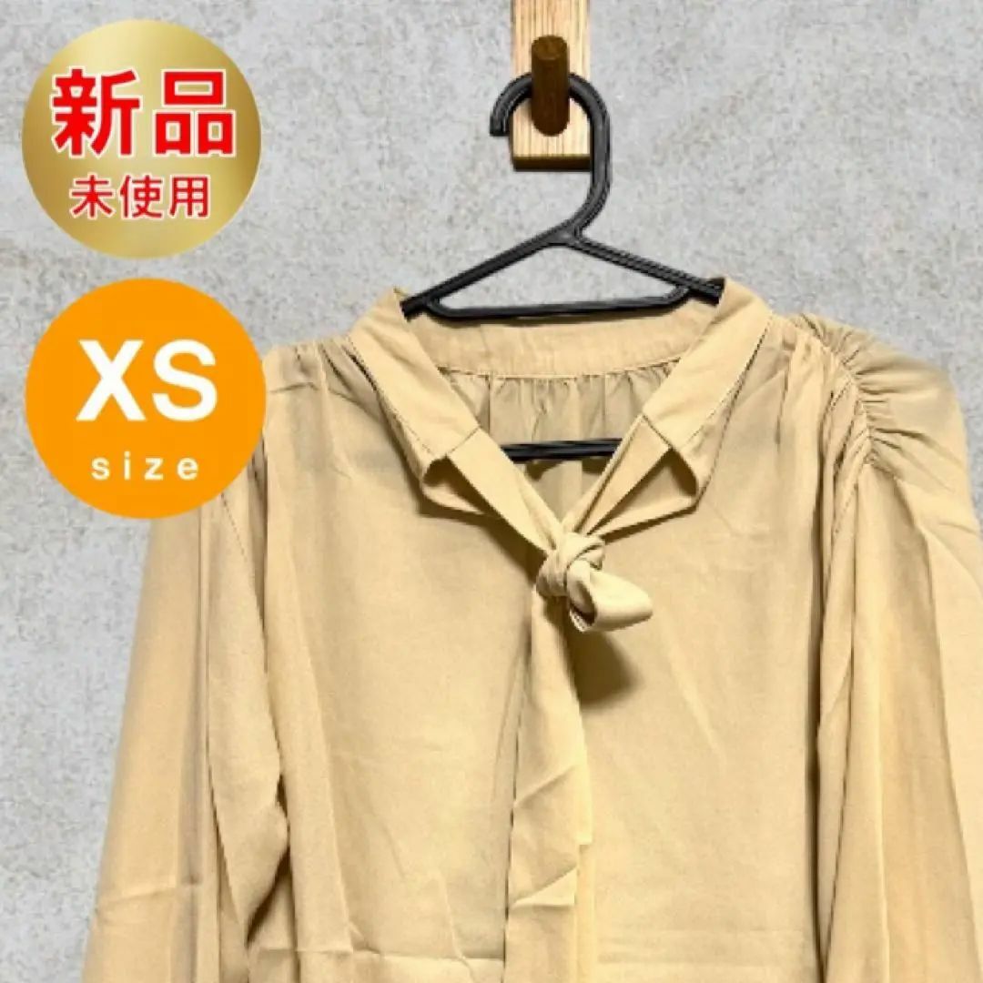 ブラウス XSサイズ 新品 首元 リボン アイボリー ボウタイブラウス 長袖 レディースのトップス(シャツ/ブラウス(長袖/七分))の商品写真