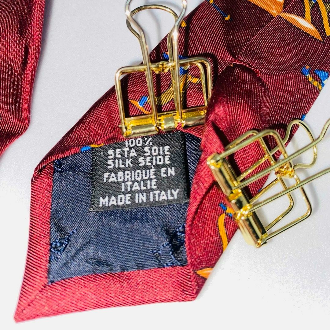 Trussardi(トラサルディ)のTRUSSARDI シルクネクタイ　高級　ブランド　絹100% イタリア製　赤 メンズのファッション小物(ネクタイ)の商品写真