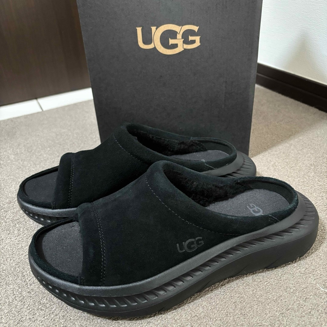 UGG(アグ)の大人気完売 希少カラー 男女兼用UGG M CA805 V2 SLIDE厚底 レディースの靴/シューズ(サンダル)の商品写真