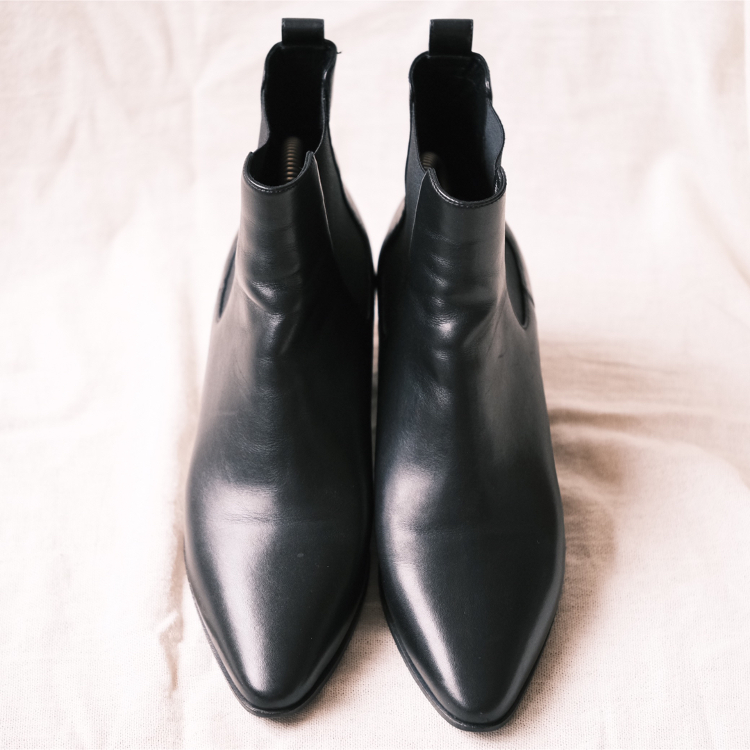 Yves Saint Laurent(イヴサンローラン)のSAINTLAURENT PARISサンローラン アーモンドチェルシーブーツ36 レディースの靴/シューズ(ブーツ)の商品写真