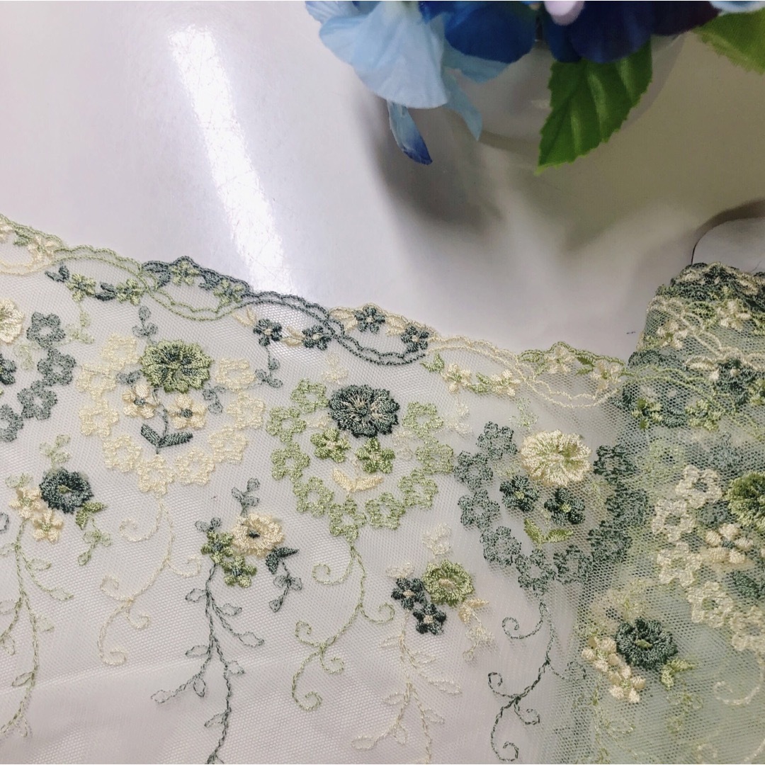 チュールレース・花・刺繍・生地 ハンドメイドの素材/材料(生地/糸)の商品写真