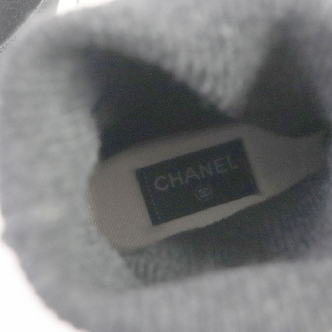 CHANEL(シャネル)の極美品▼CHANEL シャネル 2023年製 G45204 レザー スウェード ココマーク ニットソックス スニーカー ブラック ホワイト ダークグレー 38 箱・保存袋付き イタリア製 レディース レディースの靴/シューズ(スニーカー)の商品写真