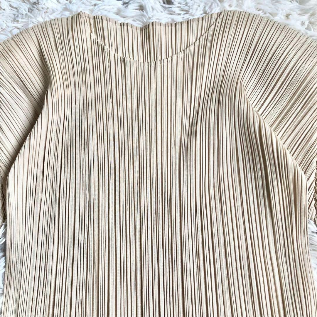 PLEATS PLEASE ISSEY MIYAKE(プリーツプリーズイッセイミヤケ)の【美品】プリーツプリーズ カットソー 長袖 3 L ベージュ 大きいサイズ レディースのトップス(Tシャツ(長袖/七分))の商品写真