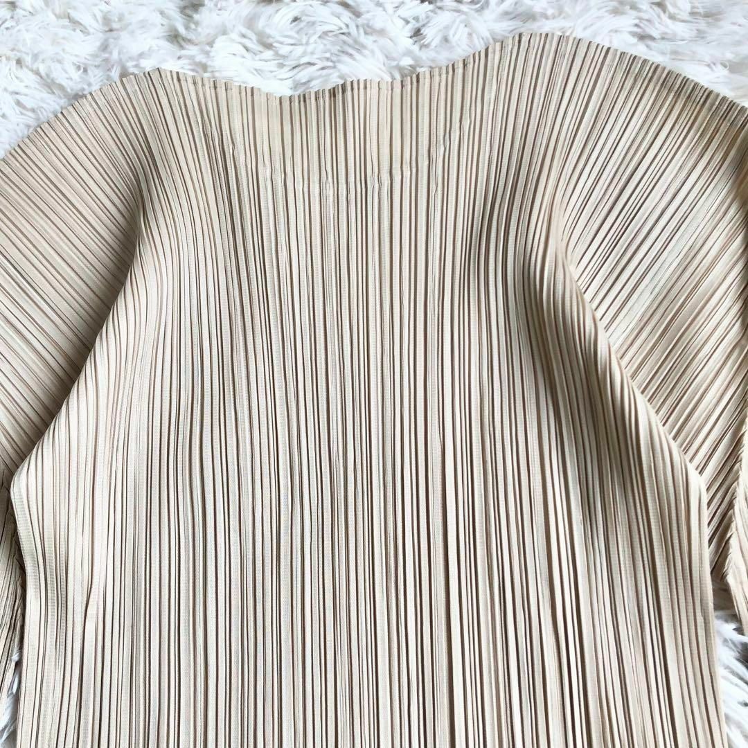 PLEATS PLEASE ISSEY MIYAKE(プリーツプリーズイッセイミヤケ)の【美品】プリーツプリーズ カットソー 長袖 3 L ベージュ 大きいサイズ レディースのトップス(Tシャツ(長袖/七分))の商品写真