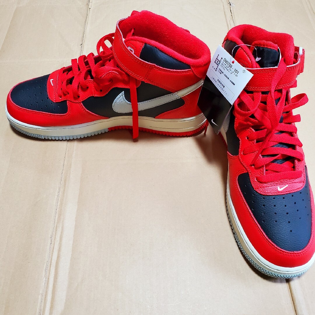 NIKE(ナイキ)のNIKE AIR FORCE 1 MID '07 LV8 ユニバーシティレッド メンズの靴/シューズ(スニーカー)の商品写真