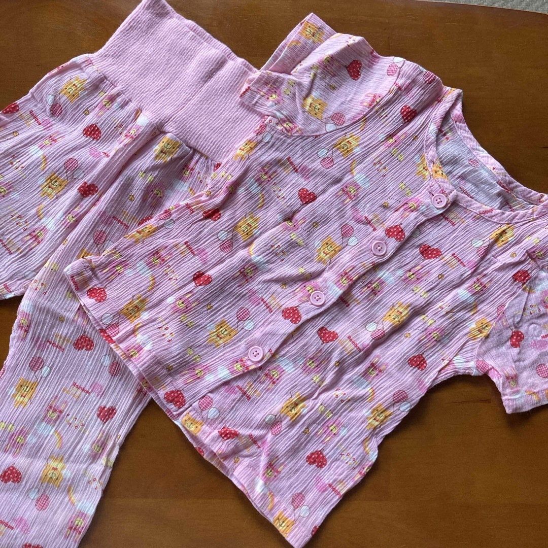 西松屋(ニシマツヤ)の綿100%のサラサラ涼しい夏用パジャマ　腹巻き付き　90センチ キッズ/ベビー/マタニティのキッズ服女の子用(90cm~)(パジャマ)の商品写真