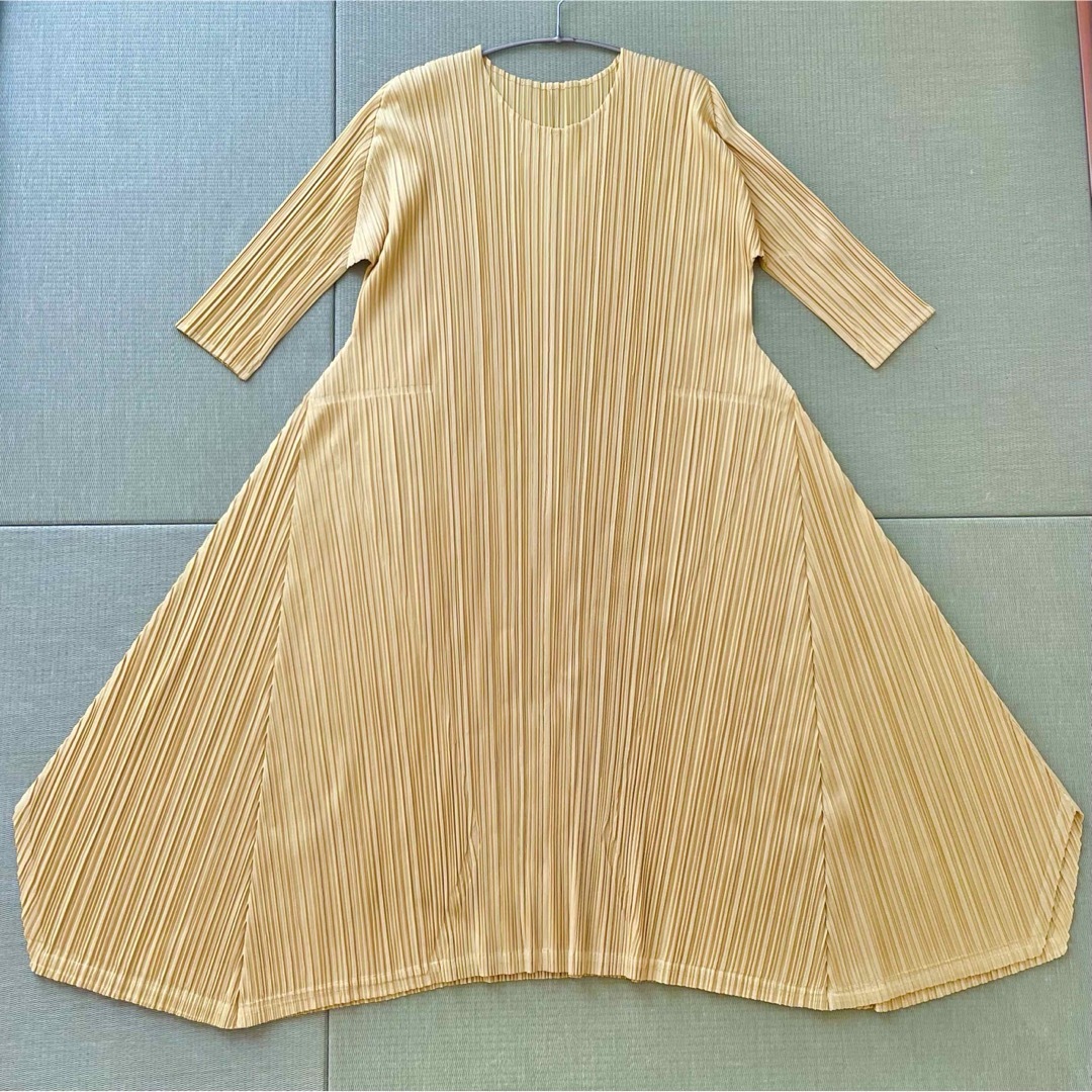 PLEATS PLEASE ISSEY MIYAKE(プリーツプリーズイッセイミヤケ)のPLEATS PLEASE 2020SS メロープリーツ ワンピース レディースのワンピース(ロングワンピース/マキシワンピース)の商品写真