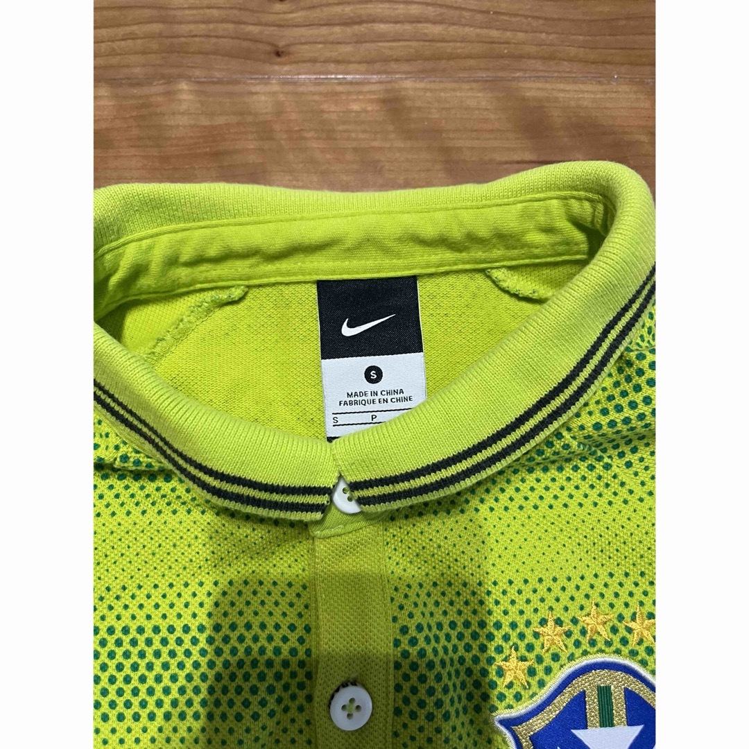 NIKE(ナイキ)のサッカー　ブラジル代表　NIKE ナイキ 半袖ポロシャツ　Sサイズ　美品 スポーツ/アウトドアのサッカー/フットサル(ウェア)の商品写真