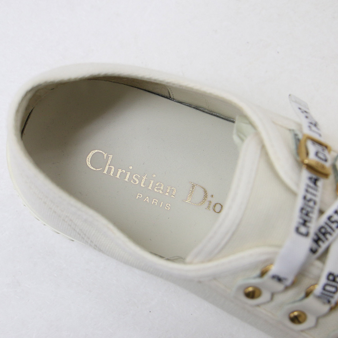 Christian Dior(クリスチャンディオール)のChristian Dior クリスチャンディオール スニーカー Walkn Dior 24春夏 オフホワイト 37(24.0cm) ローカット キャンバス ロゴ レースアップ シューズ 靴 ブランド【レディース】【中古】 レディースの靴/シューズ(スニーカー)の商品写真