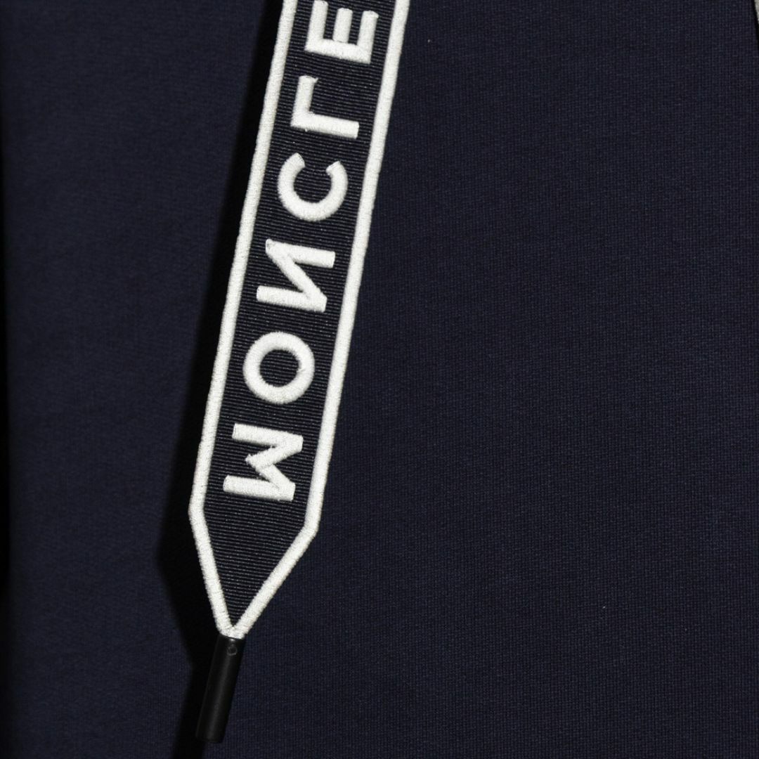 MONCLER(モンクレール)の送料無料 53 MONCLER モンクレール 8G00023 809KR ネイビー ロゴ パーカー スウェット size XL メンズのトップス(パーカー)の商品写真