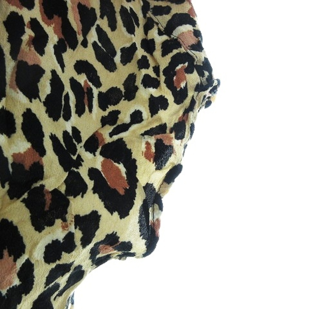 Bershka(ベルシュカ)のベルシュカ シャツ オープンカラー 半袖 ヒョウ柄 M ベージュ 黒 トップス レディースのトップス(シャツ/ブラウス(半袖/袖なし))の商品写真