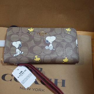 コーチ(COACH)のCOACH　新品　未使用　長財布　スヌーピー(財布)