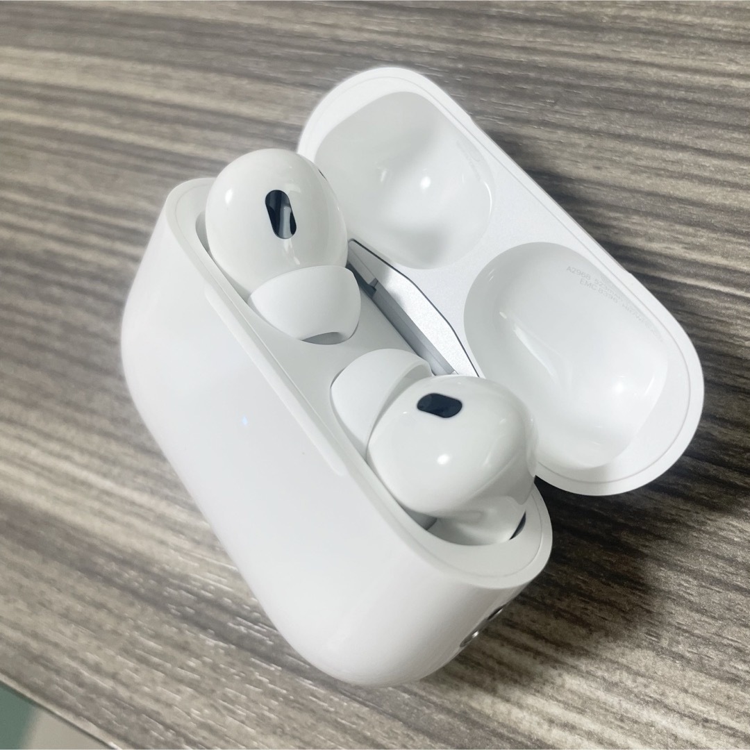 Apple(アップル)のApple AirPods Pro 第2世代 MTJV3J/A スマホ/家電/カメラのオーディオ機器(ヘッドフォン/イヤフォン)の商品写真