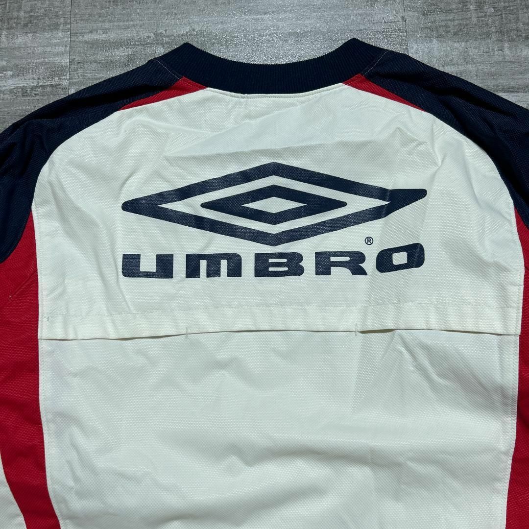 UMBRO(アンブロ)のY2K UMBRO ナイロンジャケット 両面ロゴブルゾン プルオーバージャケット メンズのジャケット/アウター(ナイロンジャケット)の商品写真