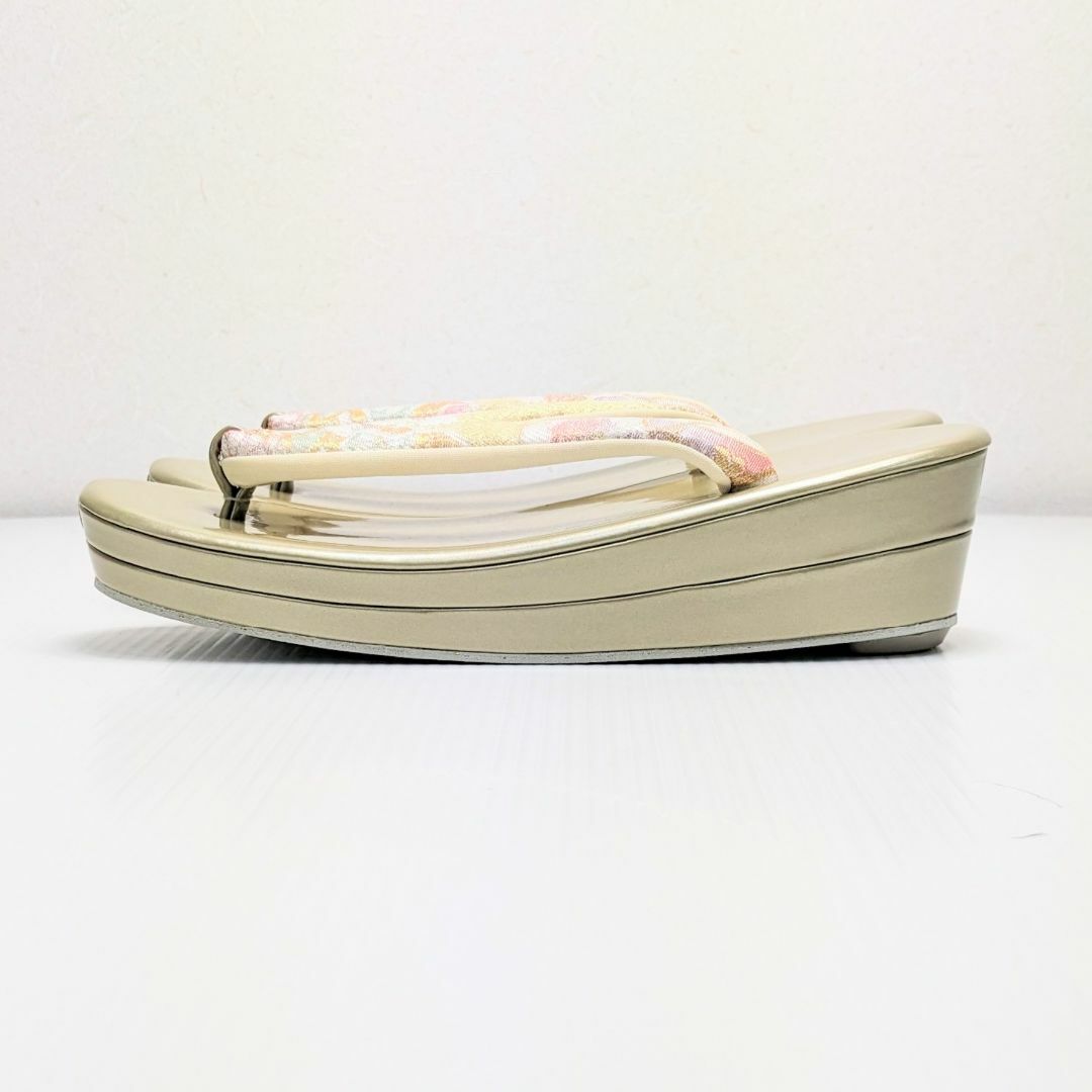 和装 草履 単品 帯地 古典 桜 金 ゴールド フリーサイズ w36 レディースの靴/シューズ(下駄/草履)の商品写真