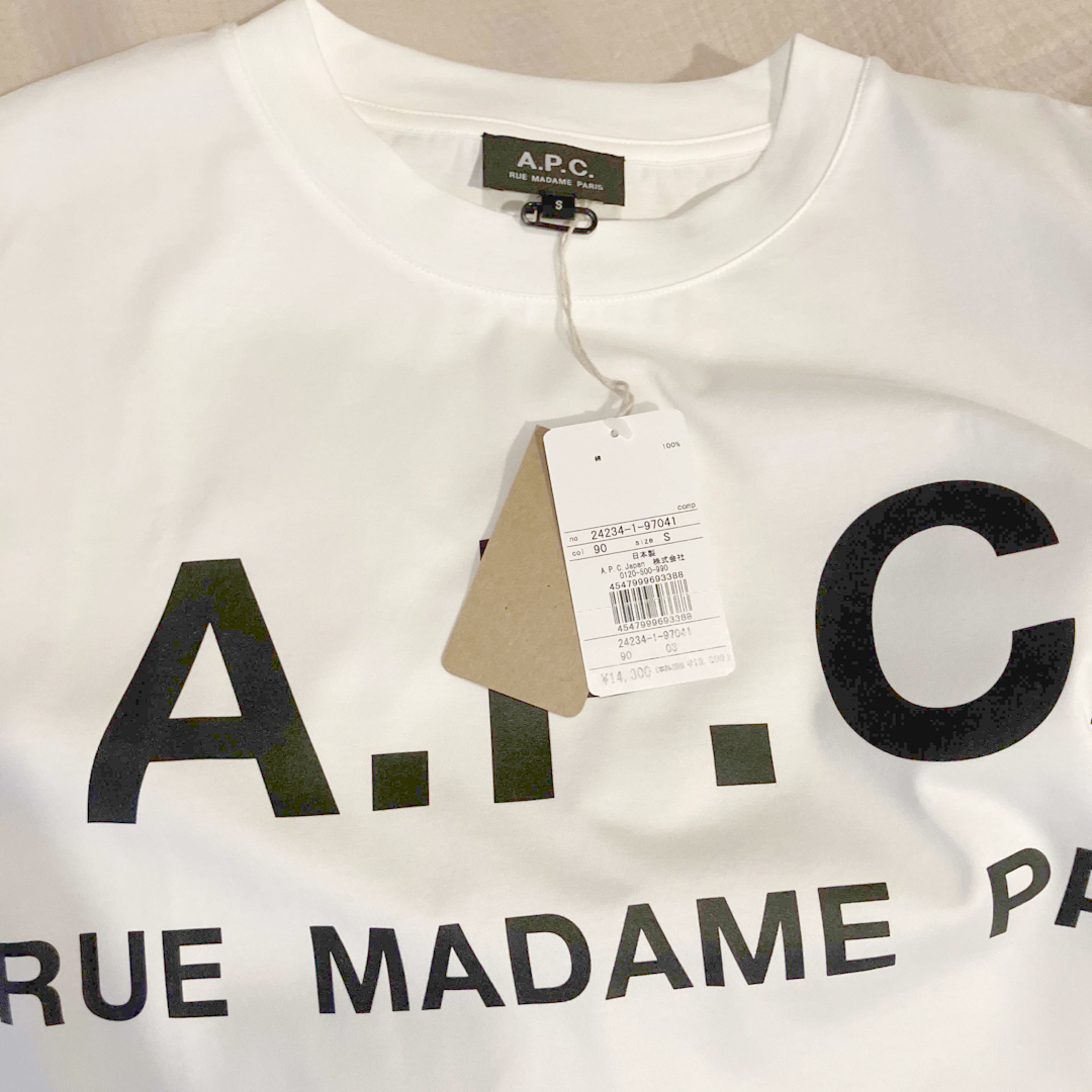 A.P.C(アーペーセー)のA.P.C.  アーペーセオーバーサイズ ロゴプリント Tシャツ メンズのトップス(Tシャツ/カットソー(半袖/袖なし))の商品写真
