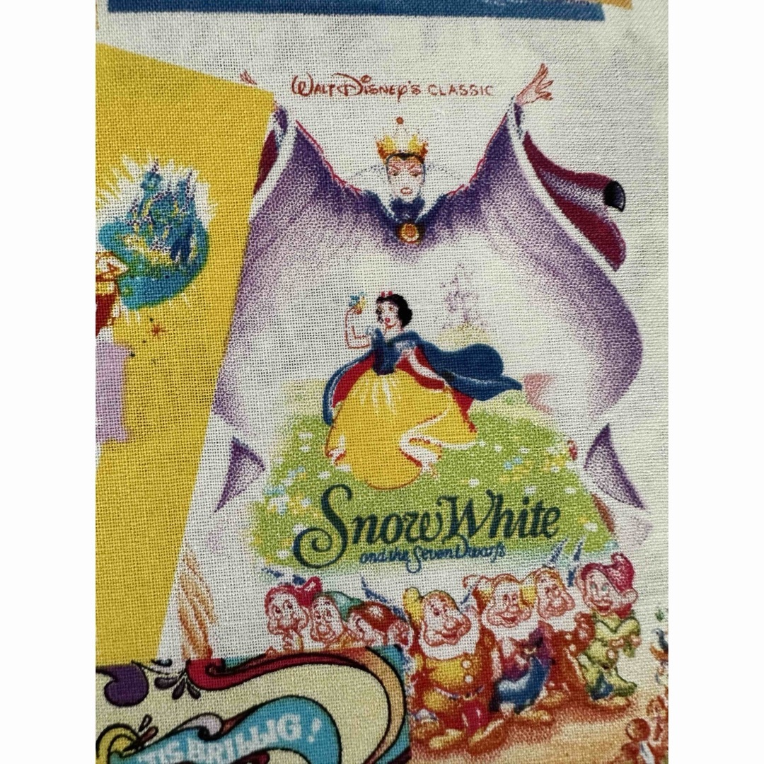 Disney(ディズニー)のディズニーのプリント生地アメリカ購入バンビ白雪姫ダンボ101匹ムチャチャ ハンドメイドの素材/材料(生地/糸)の商品写真