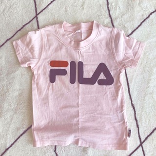 フィラ　薄ピンクTシャツ